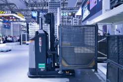 【CeMAT展綜述稿】邁步智能物流,超越行之所及丨海康機(jī)器人在CeMAT展上眾智齊聚,大放異彩!202310241005